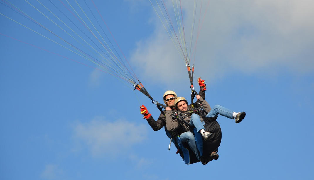 Vuelo en parapente tándem para personas con discapacidad