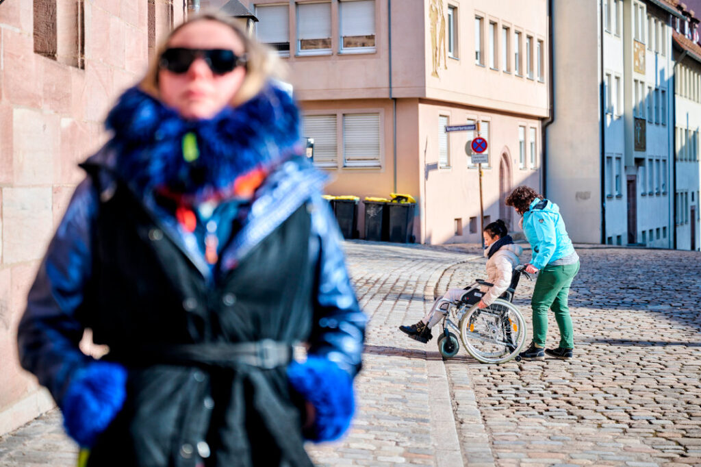 Workshop Umgang mit behinderten und älteren Gästen Nürnberg 17.02.25 - Perspektivenwechsel mit Spezialbrille