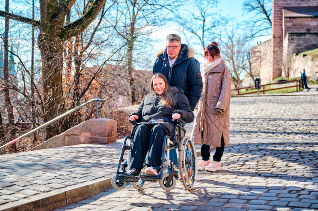 Workshop Umgang mit behinderten und älteren Gästen Nürnberg 17.02.25 - Perspektivenwechsel mit Rollstuhl